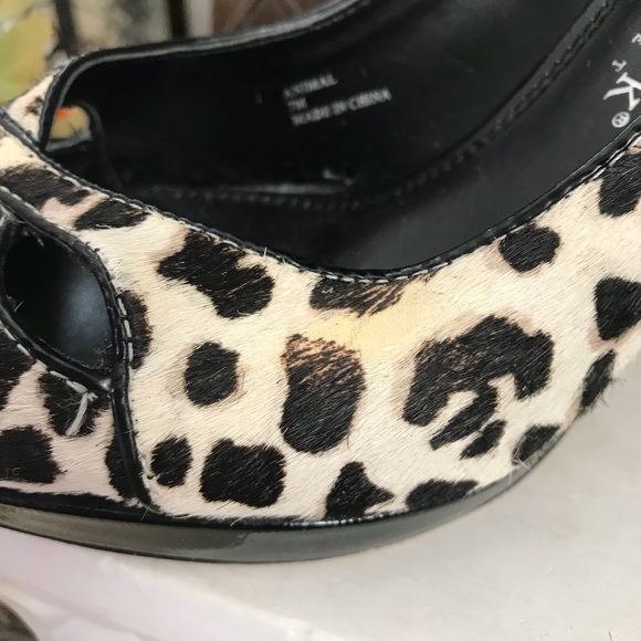 WHITE HOUSE BLACK MARKET Animal Print Heels - Picture 7 of 10